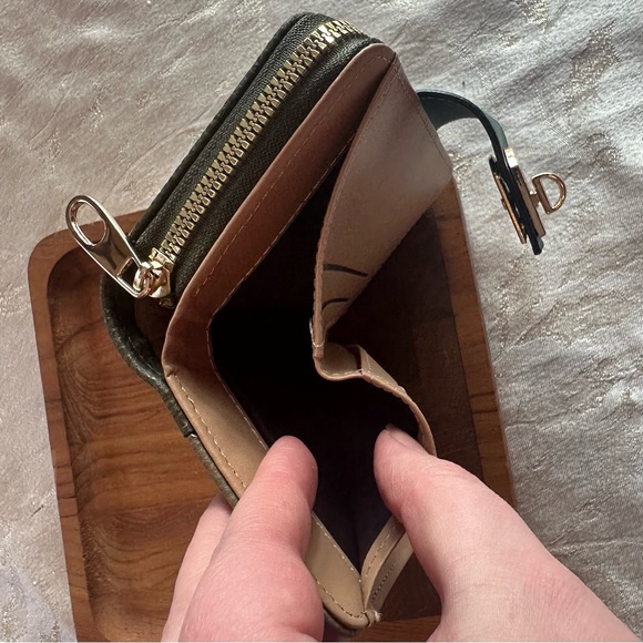 Compact Wallet Green Colorblock - Picture 4 of 9